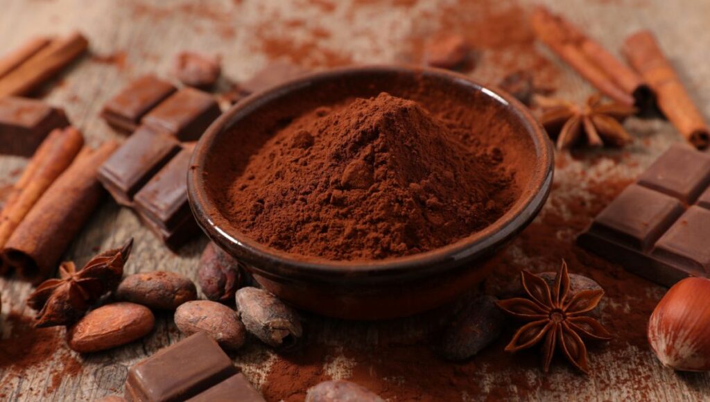 El tinte casero que te puede ayudar a cubrir las canas con cacao