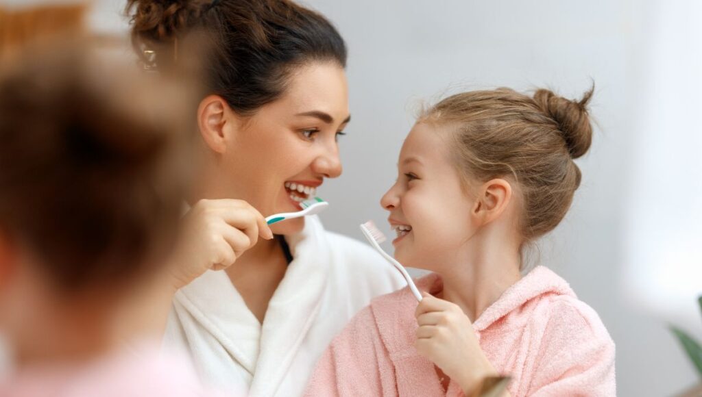 Las recomendaciones del ISSSTE para el correcto cuidado de los dientes en menores