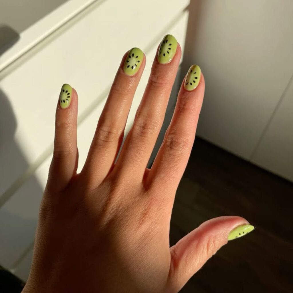 diseños afrutados bonitos para uñas