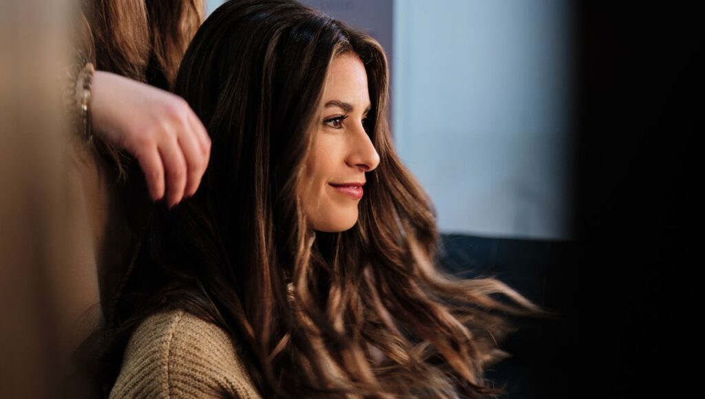 El significado de tener el cabello ondulado según la psicología