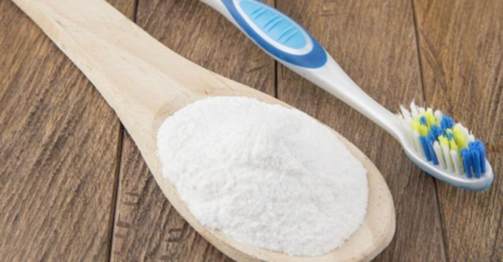 Cuánto tiempo se debe dejar el bicarbonato en los dientes