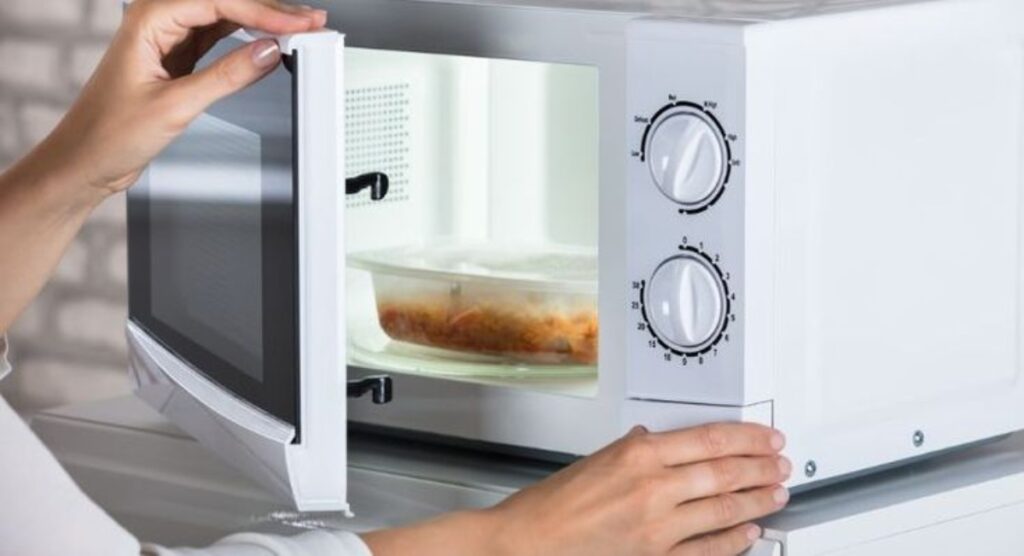 Qué plato es recomendable para el microondas