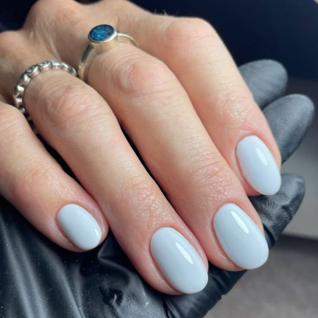 Qué significa pintarse las uñas azules