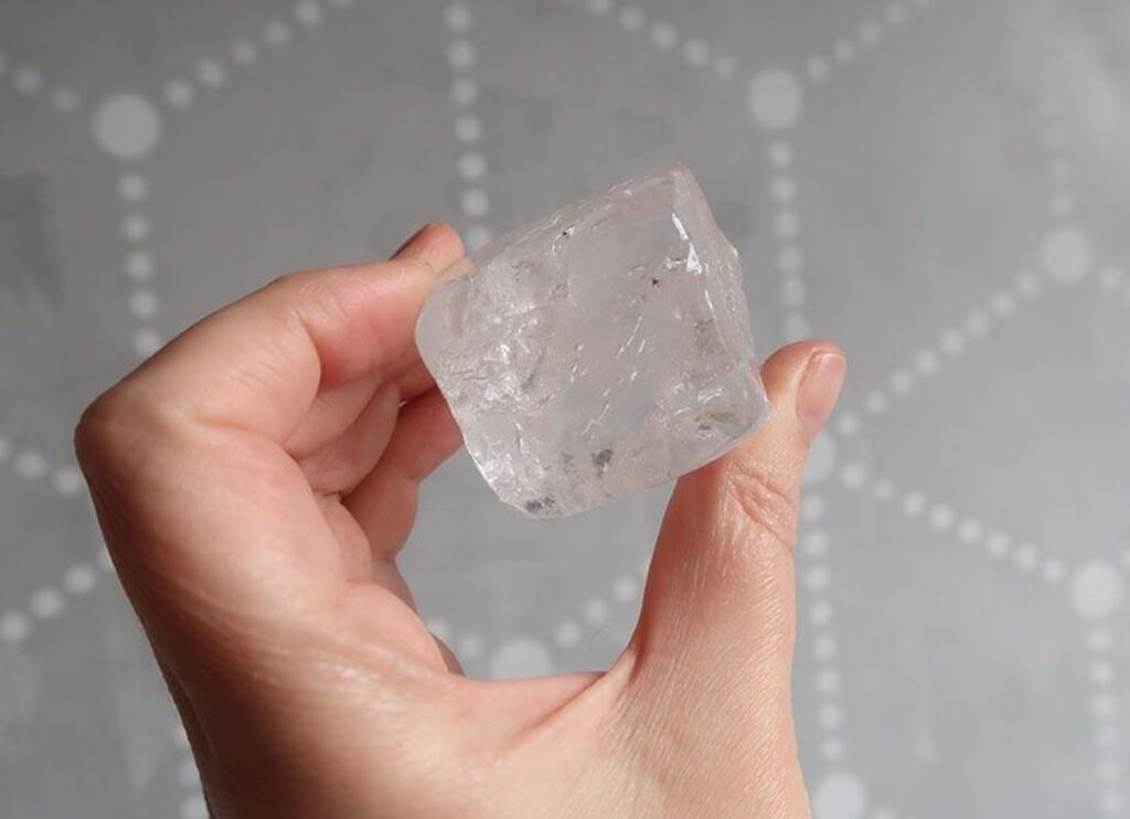 Qué hace la piedra de alumbre en las axilas