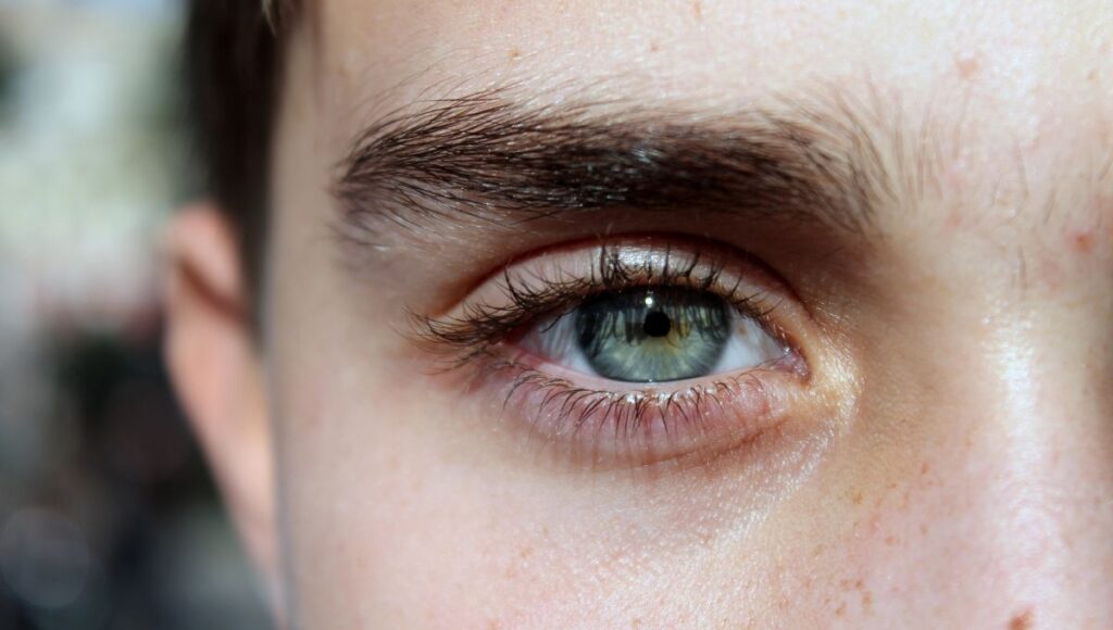 el contorno de ojos para hombres es la mejor forma de cuidar la piel y evitar arrugas prematuras