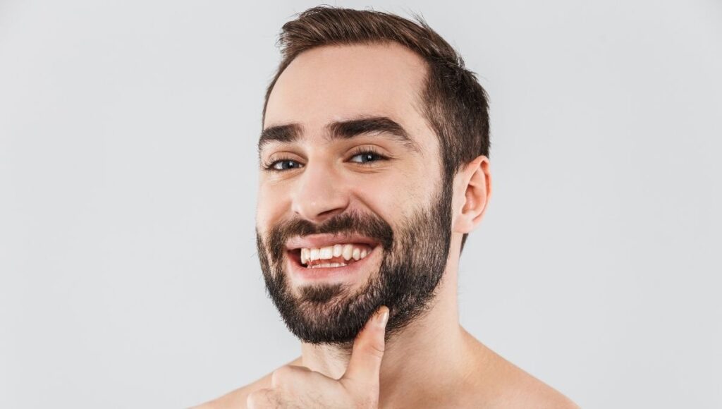 esta es la rutina para la piel que todos los hombres con barba deberian seguir