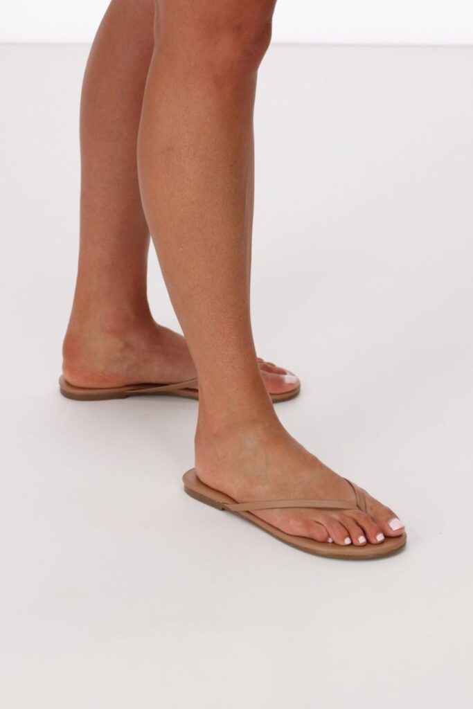 Se pueden usar sandalias con vestimenta formal