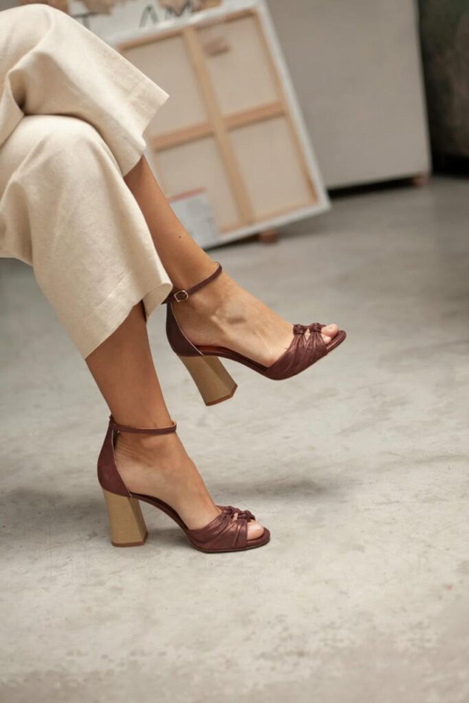 Con que zapatos se usan los pantalones formales