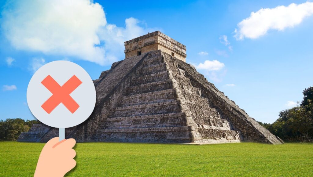 se puede subir a las piramides de chichen itza
