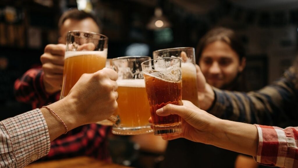 ¿Tiene beneficios tomar cerveza a diario?