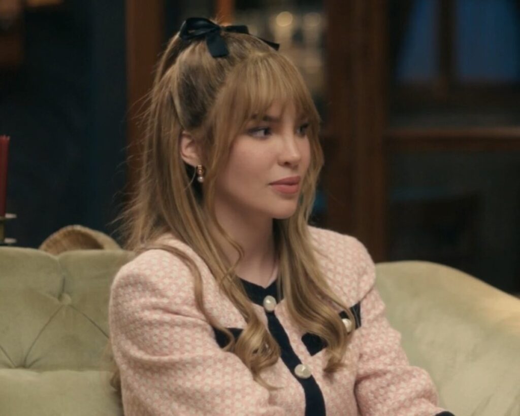 Outfits rosas de Belinda como Daniela