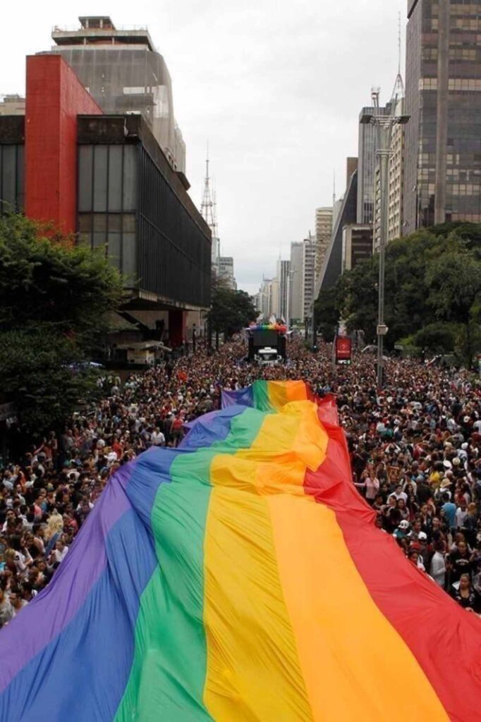 Cómo hacer la bandera LGBT más grande del mundo