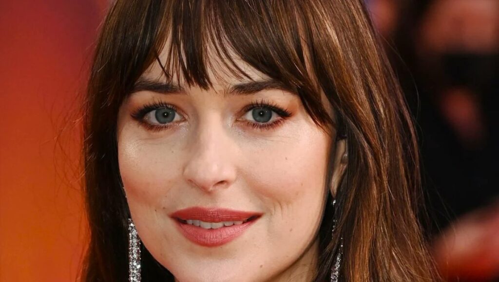 El secreto de la abuela de Dakota Johnson para tener las pestañas largas