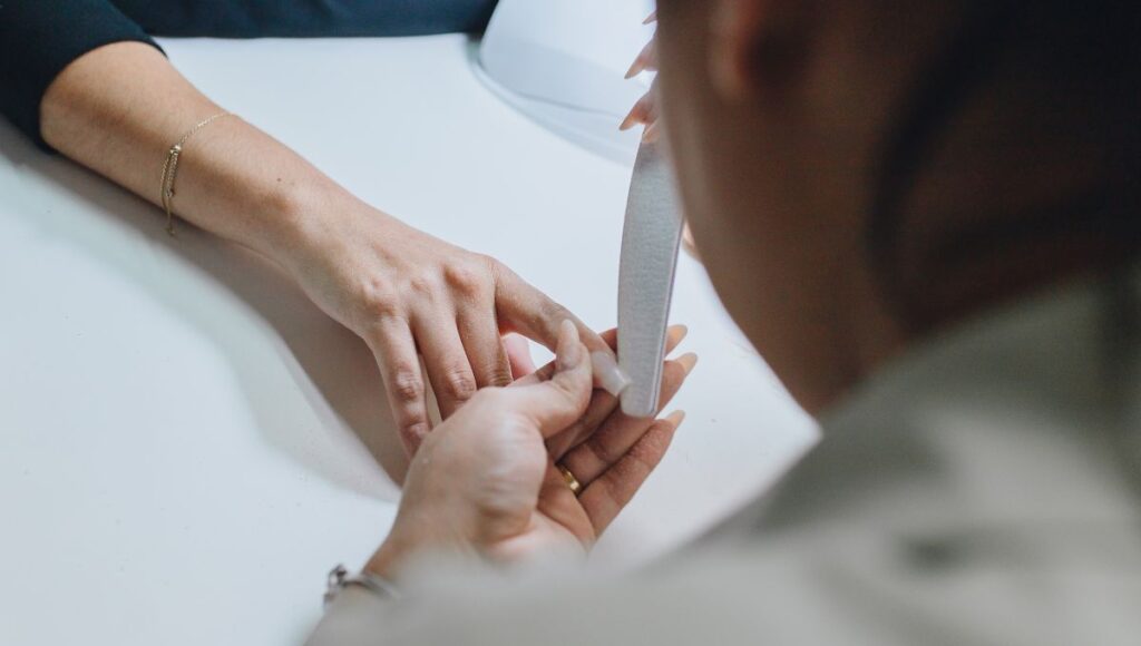 Cómo cortar las uñas de las manos y los pies correctamente