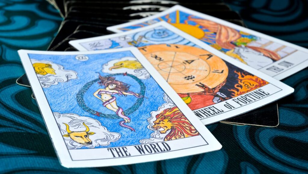 La poderosa carta de Tarot que te puede ayudar a manifestar y conseguir trabajo