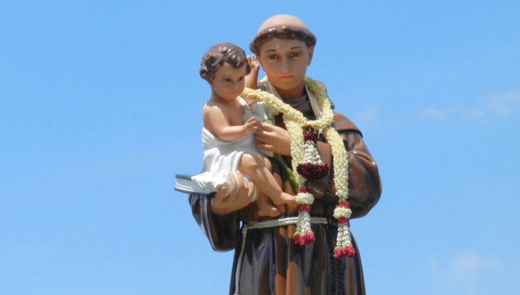 El poderoso ritual de amor a San Antonio para encontrar a una pareja