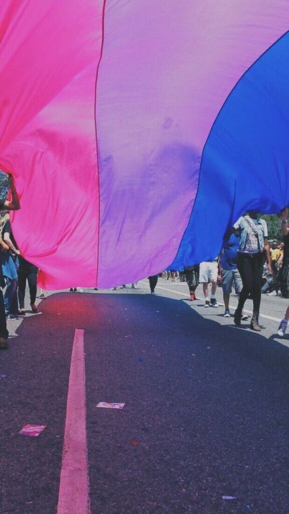 Cómo saber qué alguien es bisexual