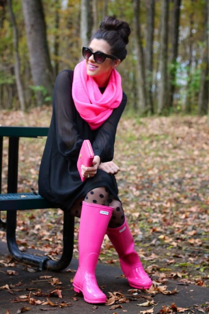outfits con botas para lluvia para verte elegante