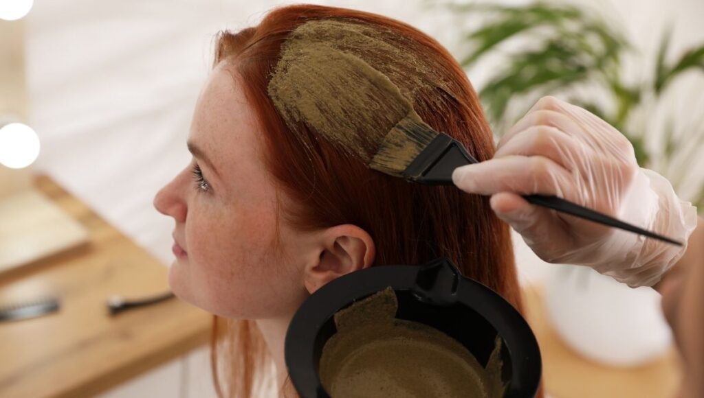 café para el cuidado del cabello