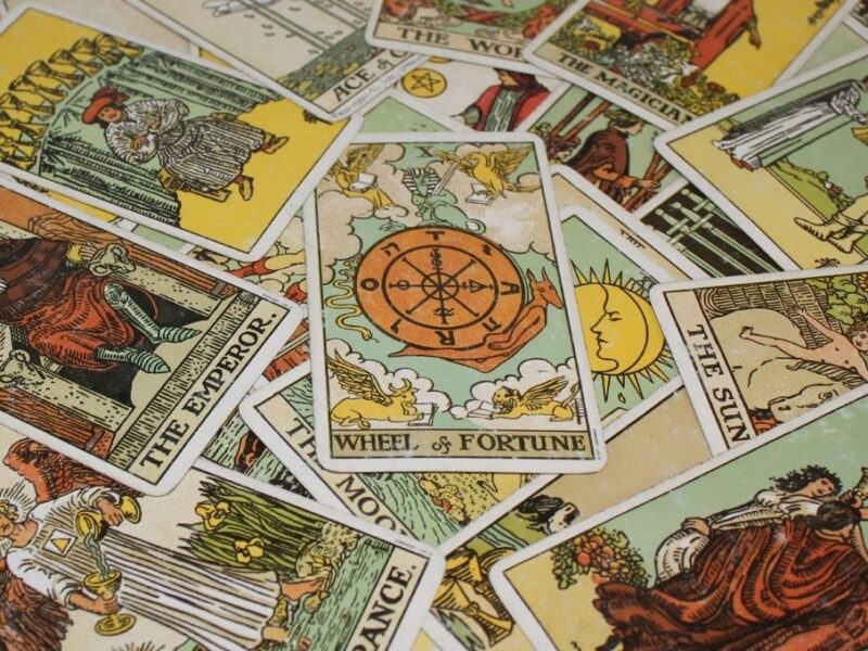 Cómo atraer la abundancia con una carta de tarot