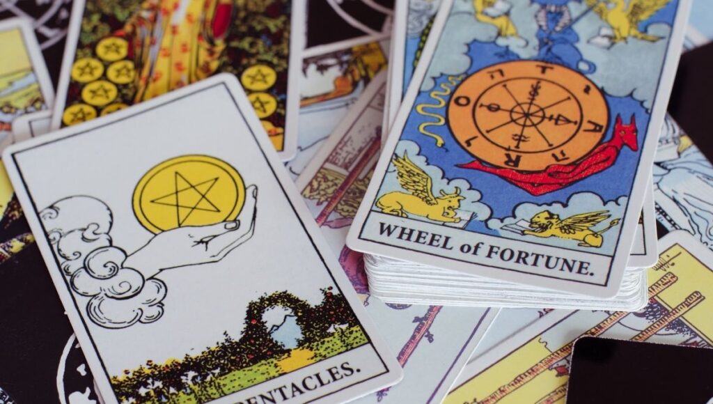 Cómo usar una carta de tarot de fondo de pantalla