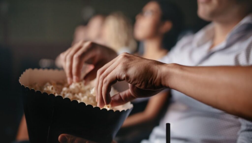 ¿Cómo ir al cine sola?