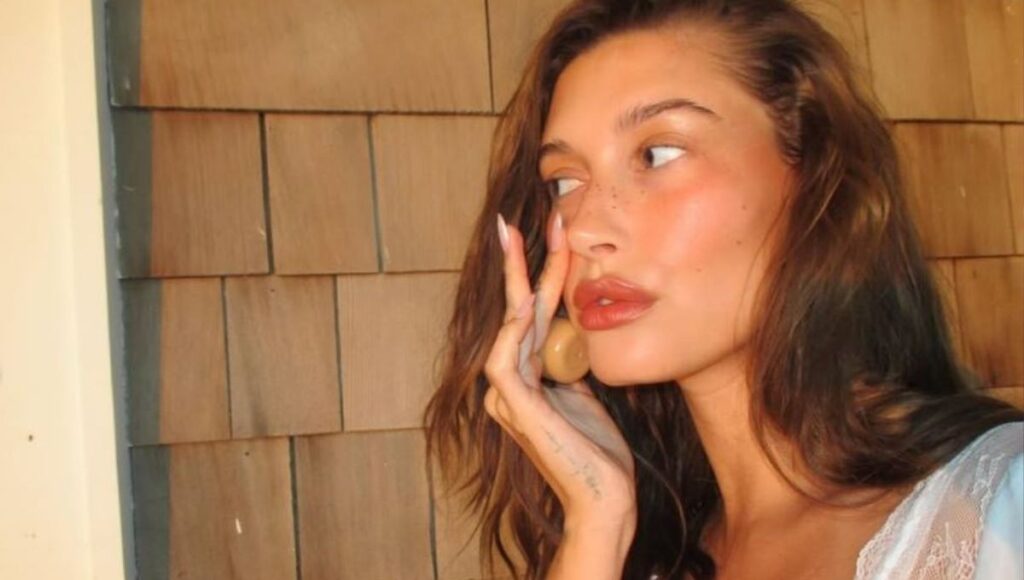 Consejos para tener piel bonita como Hailey Bieber