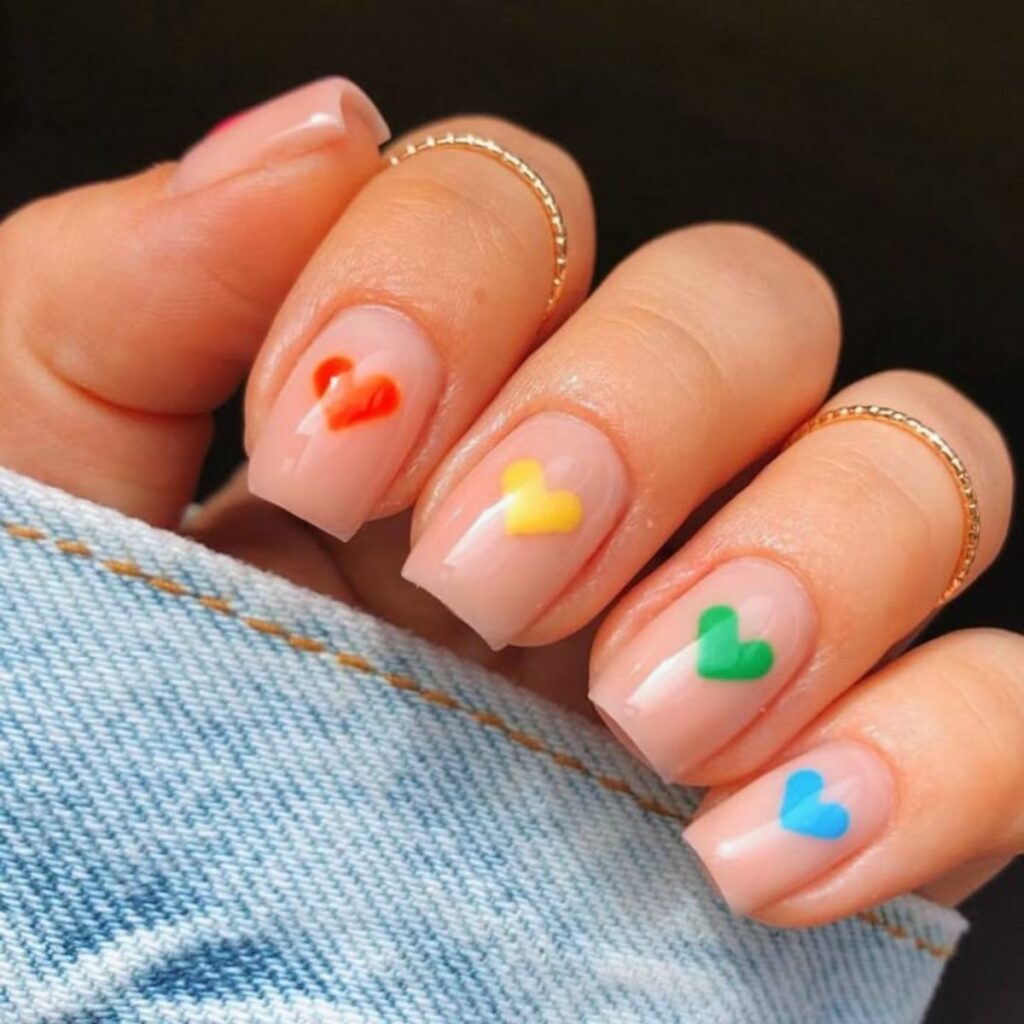 manicura para el pride 2025