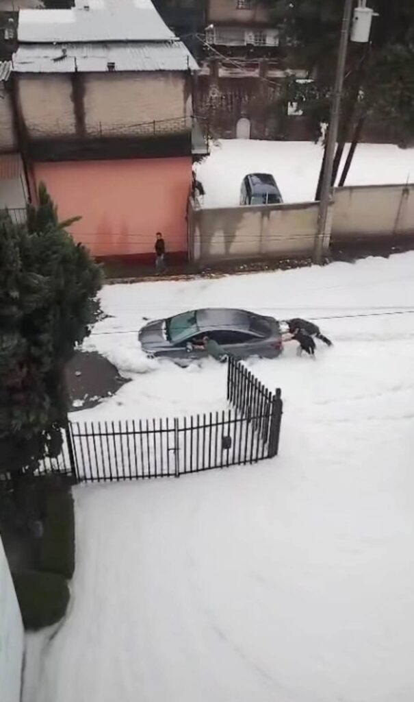 Por qué salió espuma blanca en Naucalpan