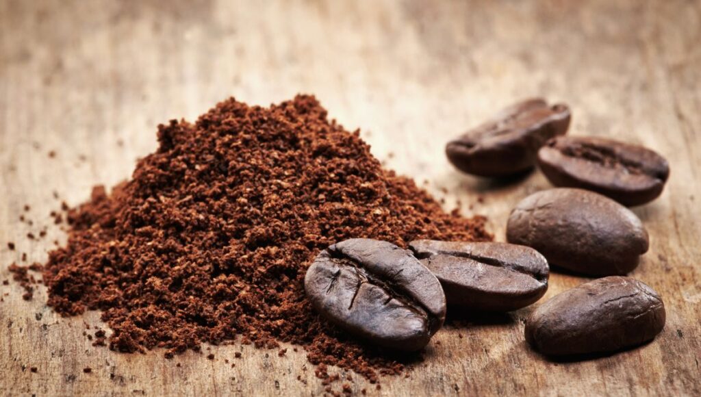 Tomar una taza de café te hará vivir más y verte joven