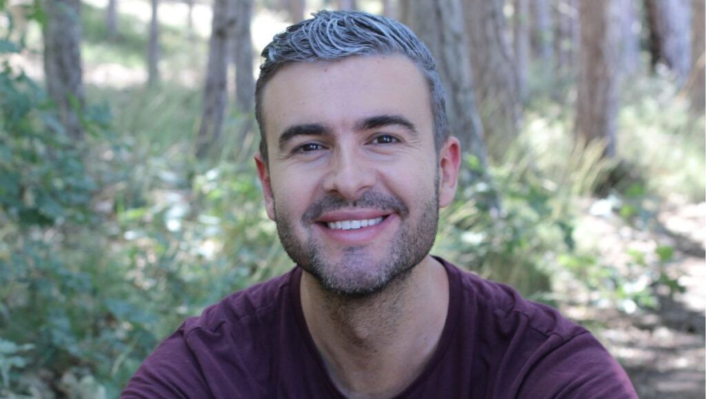 Estudio revela que mujeres prefieren hombres con canas