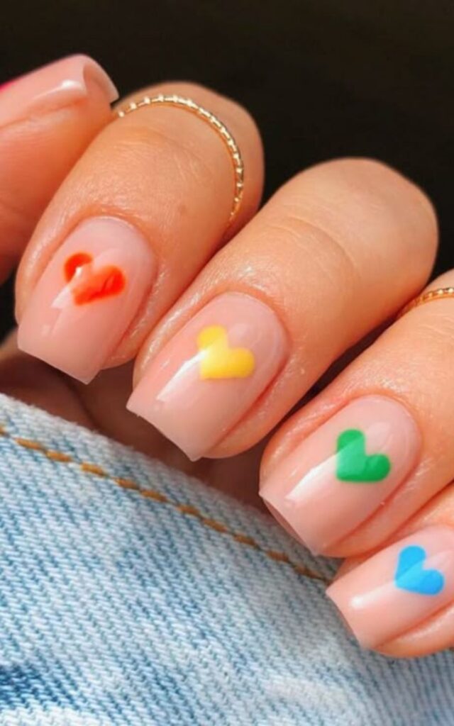 Diseños de uñas para el pride 2025