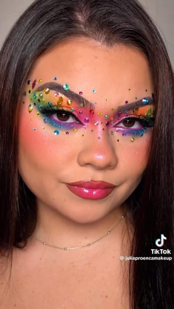 maquillaje para la Marcha LGBT+ pedreria