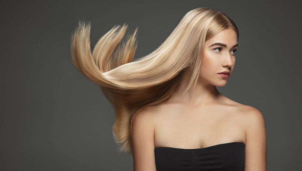 Cómo reparar el cabello rubio dañado