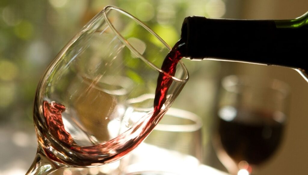 ¿Tomar vino diario es malo?