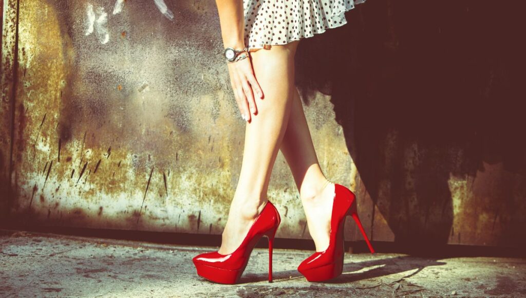 Qué zapatos usar con vestido corto