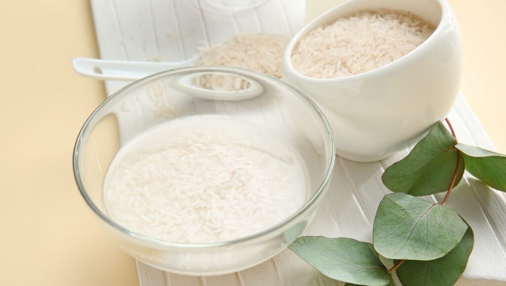 Todos los beneficios del agua de arroz para el cabello