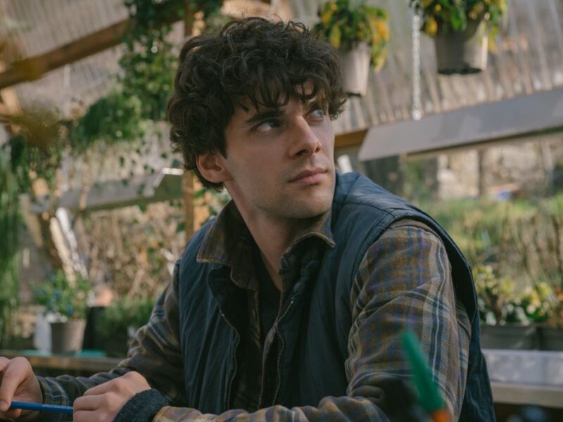 De qué trata El jardinero, la serie española de Netflix