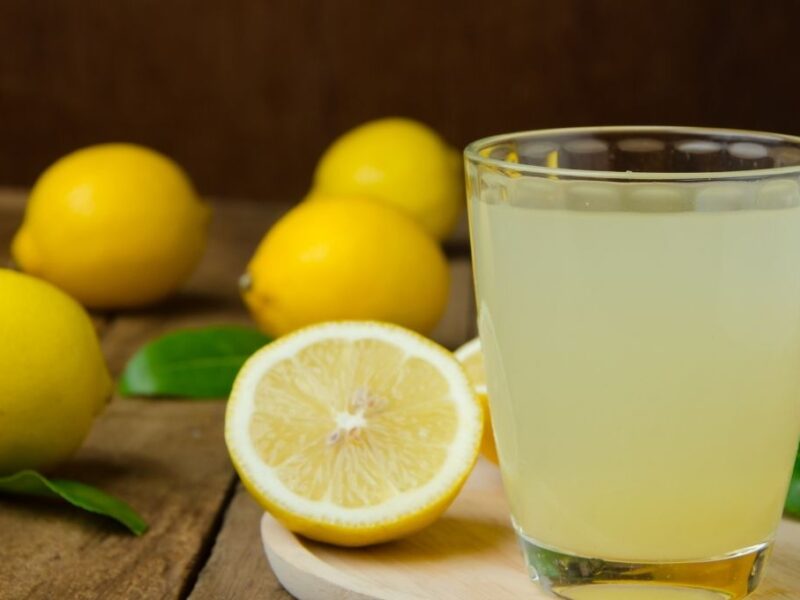 ¿Para qué sirve tomar jugo de limón en ayunas?