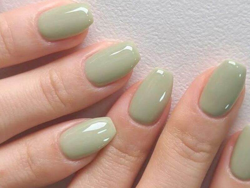 diseños de uñas en color verde menta