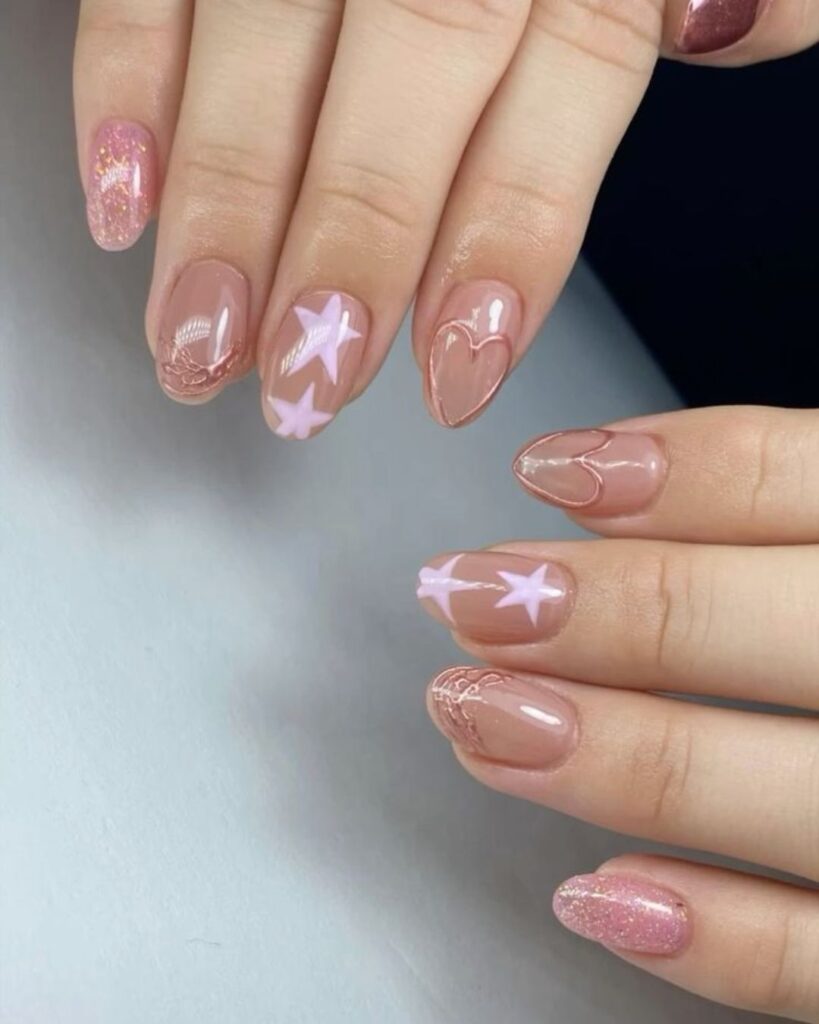 Diseños de uñas minimalistas nude románticos para el 14 de febrero 2026