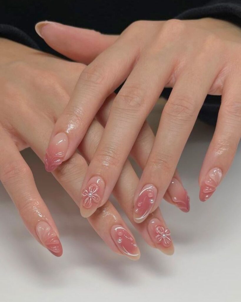 Diseños de uñas minimalistas nude románticos para el 14 de febrero 2026