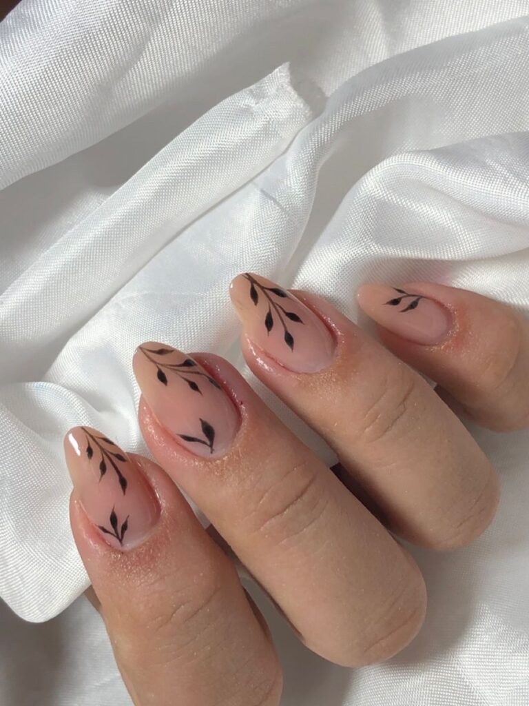 Uñas para oficina diseños discretos