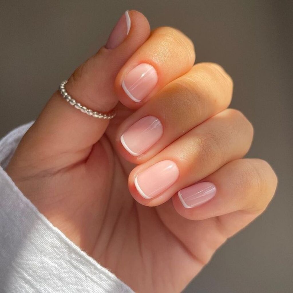 Ideas de manicura Mini francesa 2026 redonda