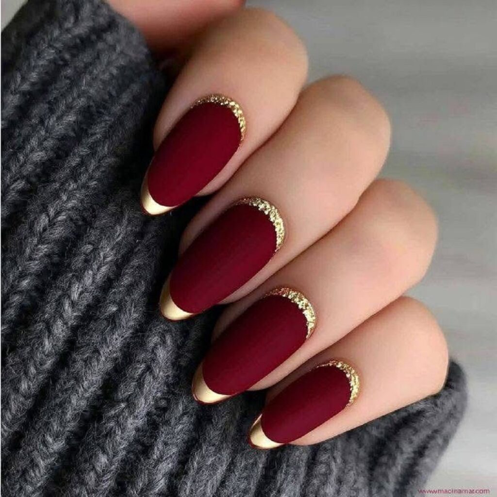 Diseños de uñas rojas elegantes y cortas para San Valentín