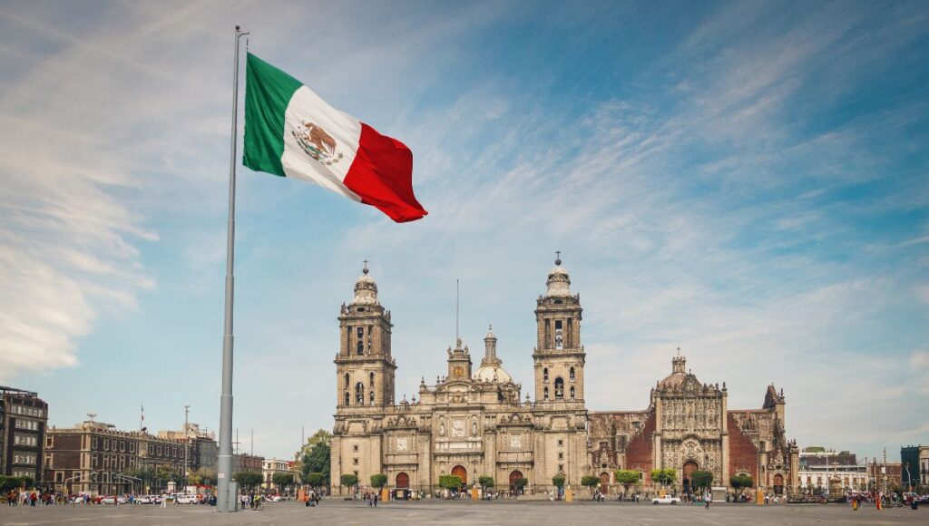 frases y mensajes cortos para la escuela y redes por el día de la bandera de méxico
