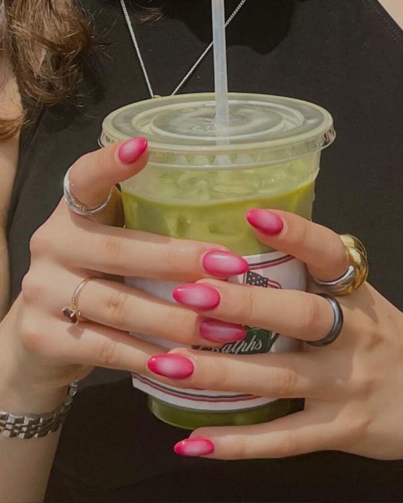 Ideas de uñas aura modernas y elegantes