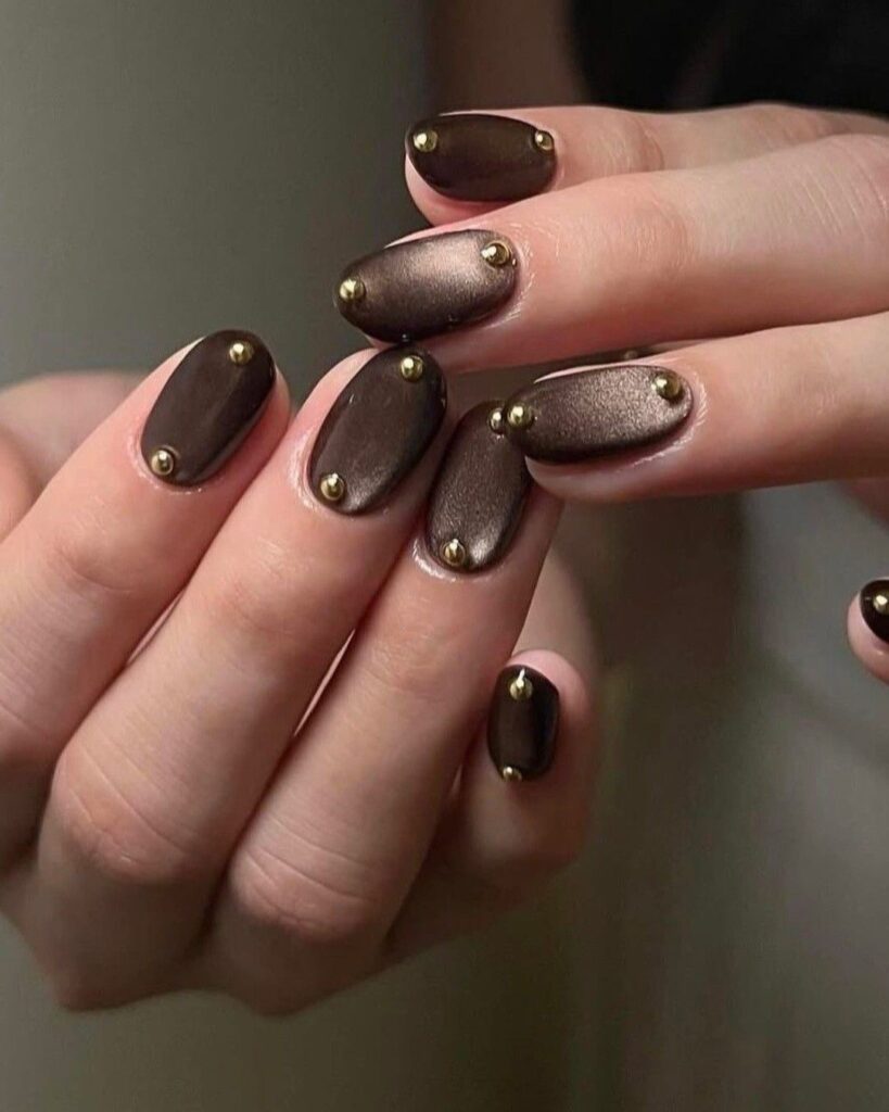 Diseños de uñas velvet aterciopelado para febrero 2026