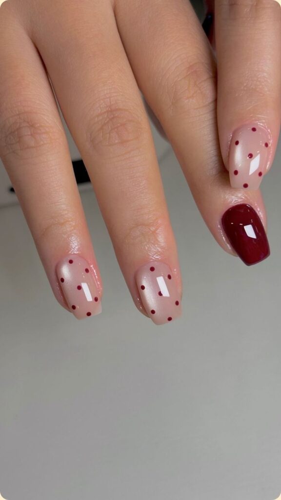 Ideas de uñas con puntitos