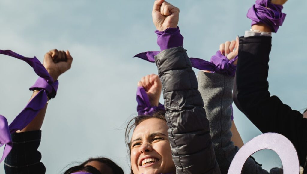 Frases bonitas y de amor propio para enviar el Día de la Mujer 2026